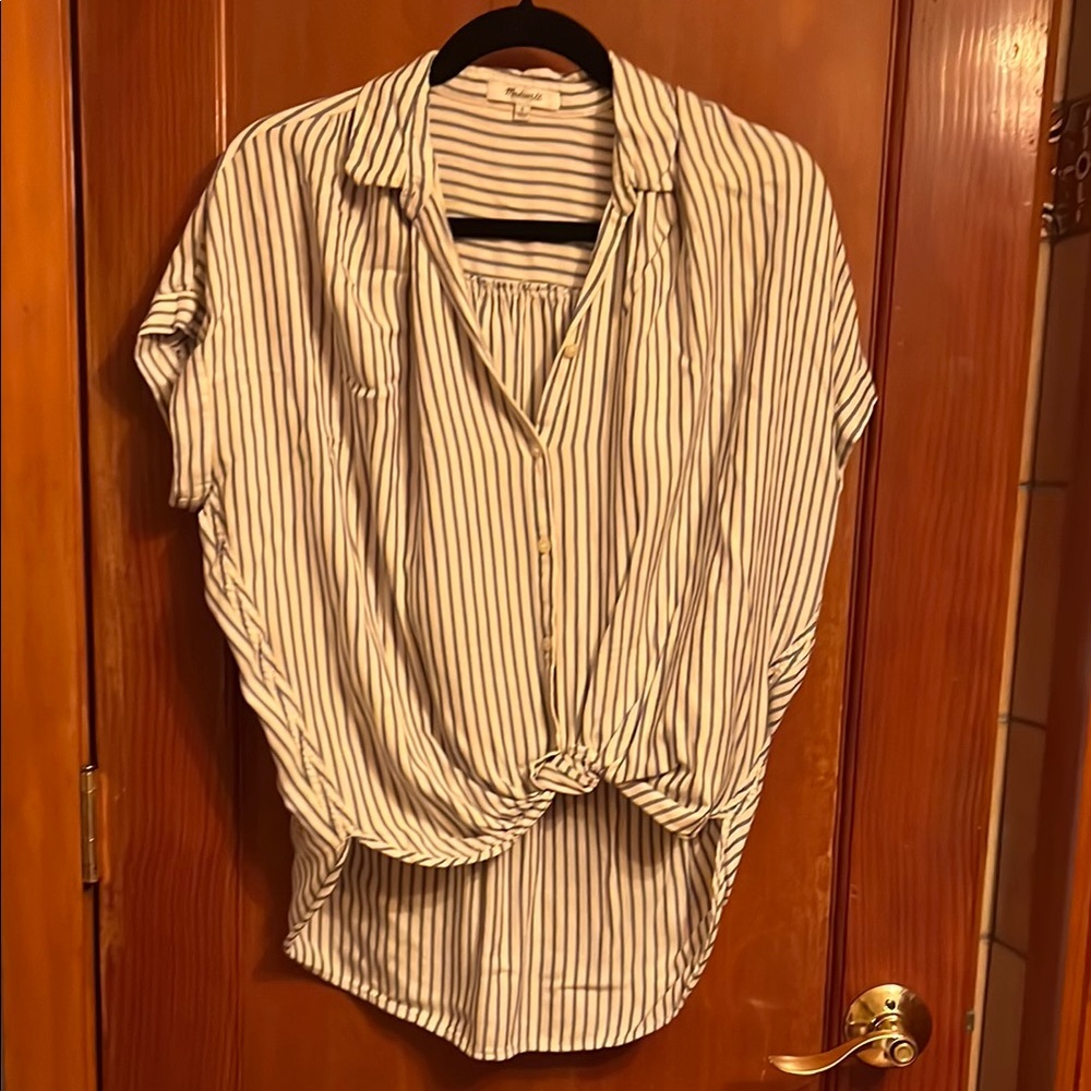Madewell White and Blue Short Sleeve Button Down Shirt